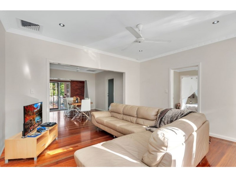 9 Mona Street, Whitfield QLD 4870