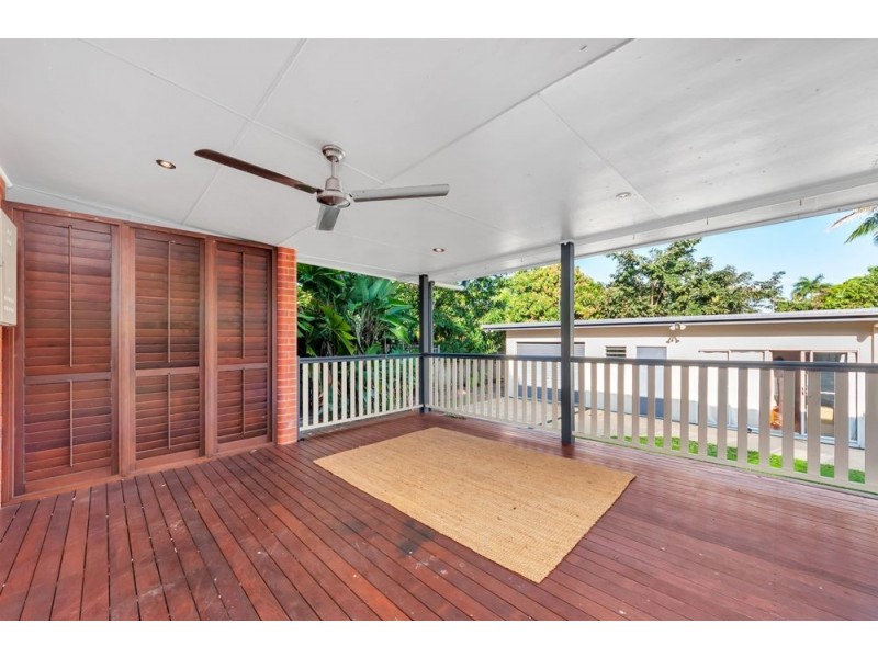 9 Mona Street, Whitfield QLD 4870