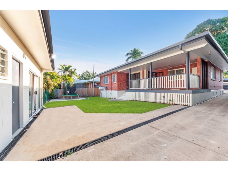 9 Mona Street, Whitfield QLD 4870