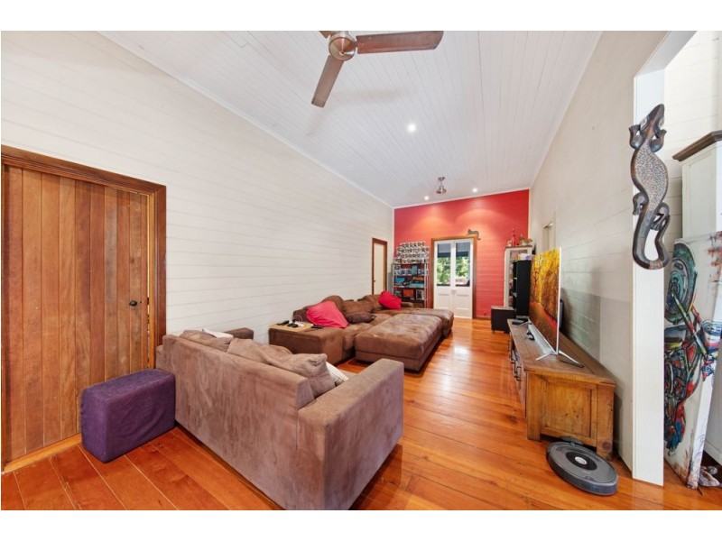 219 Harvey Road, Redlynch QLD 4870