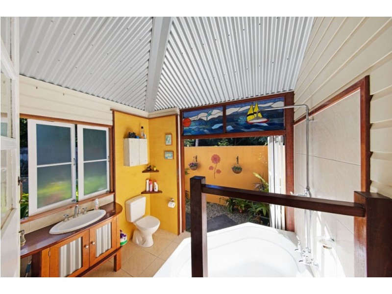 219 Harvey Road, Redlynch QLD 4870