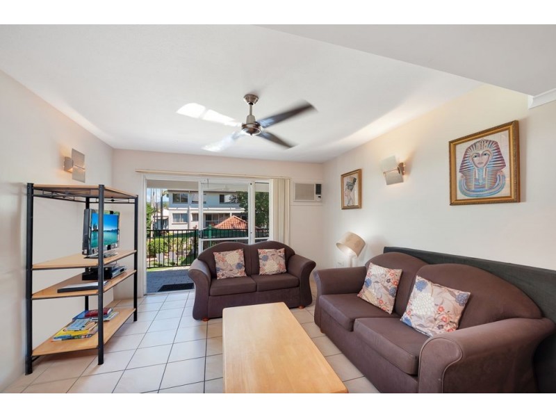 15/239 Lake Street, Cairns North QLD 4870
