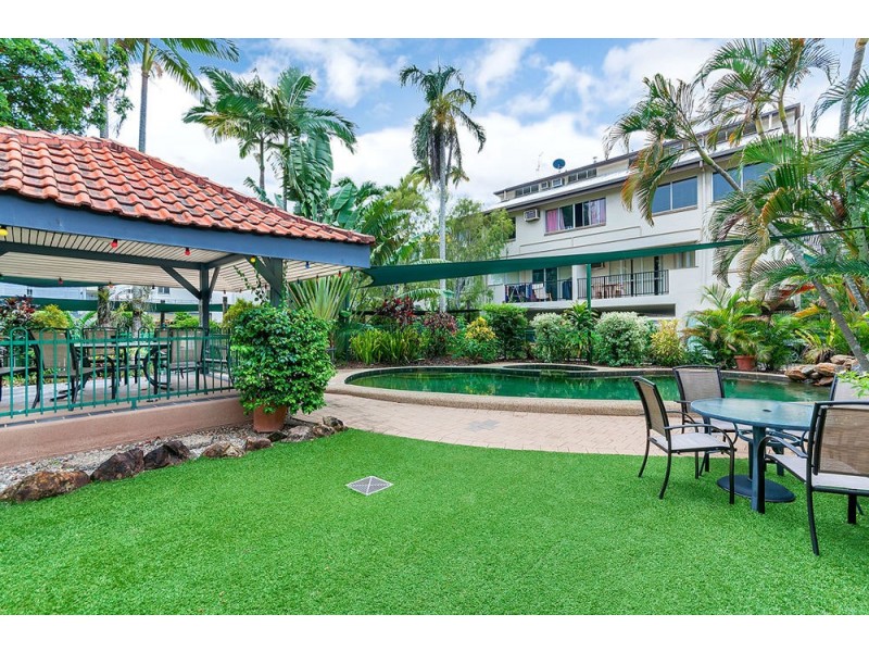 15/239 Lake Street, Cairns North QLD 4870