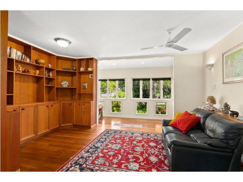 12 Fogarty Street, Whitfield QLD 4870
