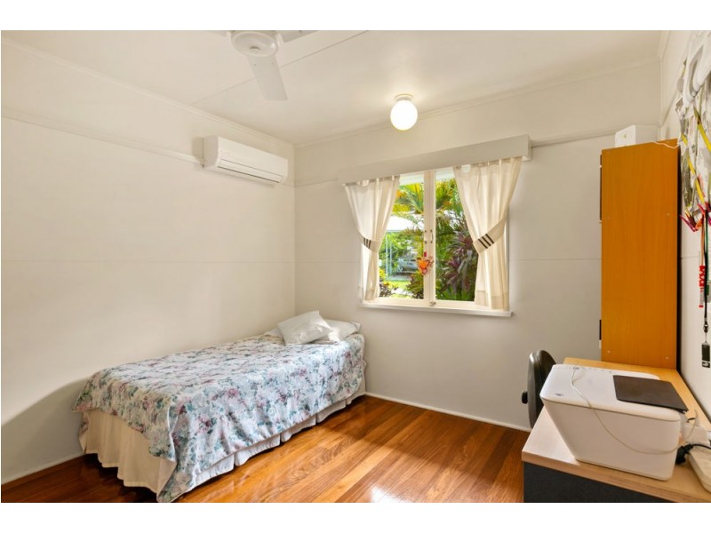 12 Fogarty Street, Whitfield QLD 4870