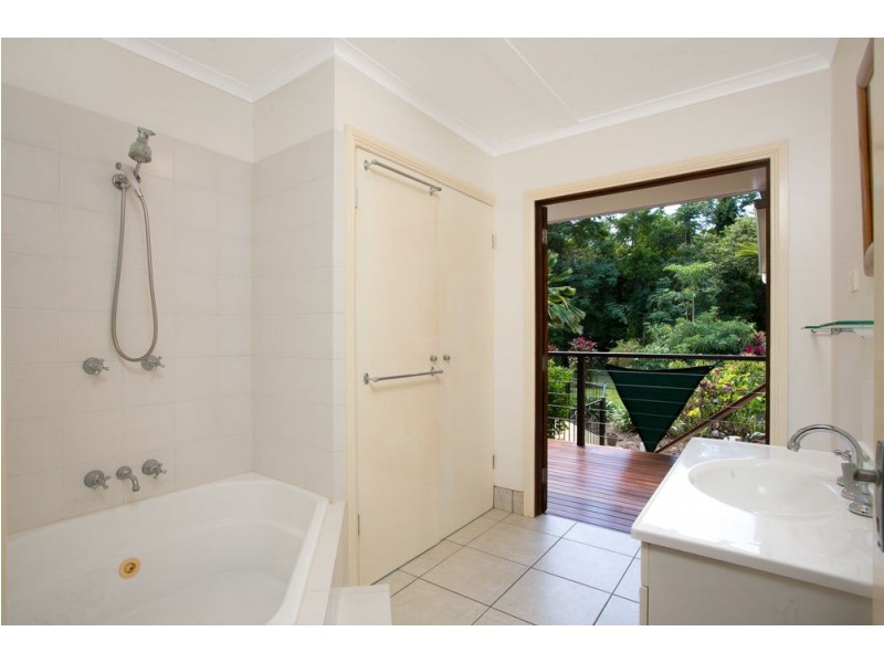 12 Fogarty Street, Whitfield QLD 4870