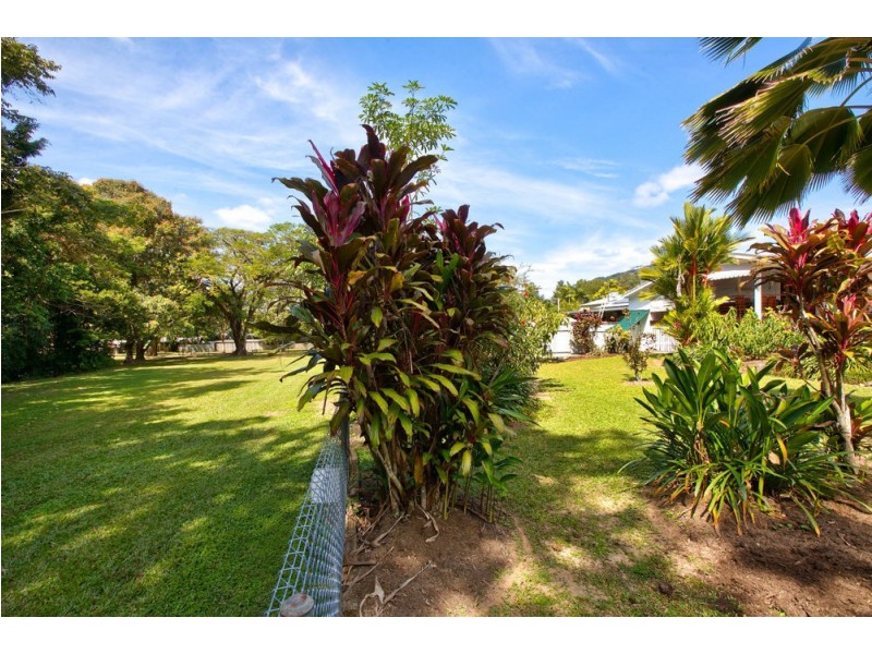 12 Fogarty Street, Whitfield QLD 4870