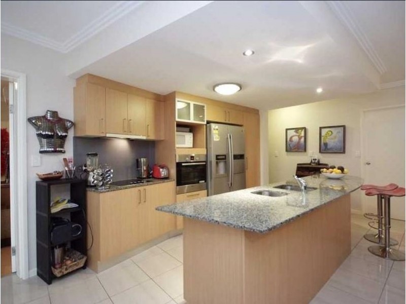 2/242 Grafton Street, Cairns North QLD 4870