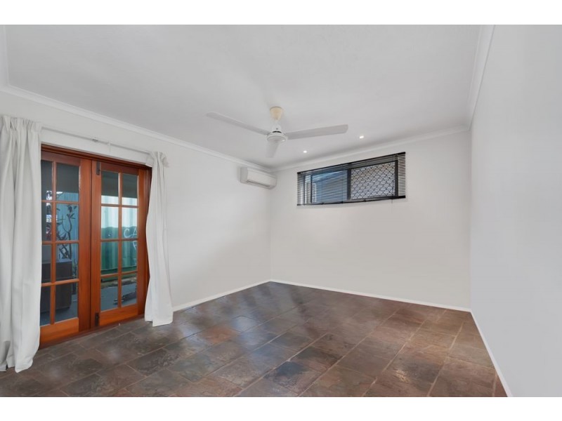 4 Ixora Court, Mooroobool QLD 4870