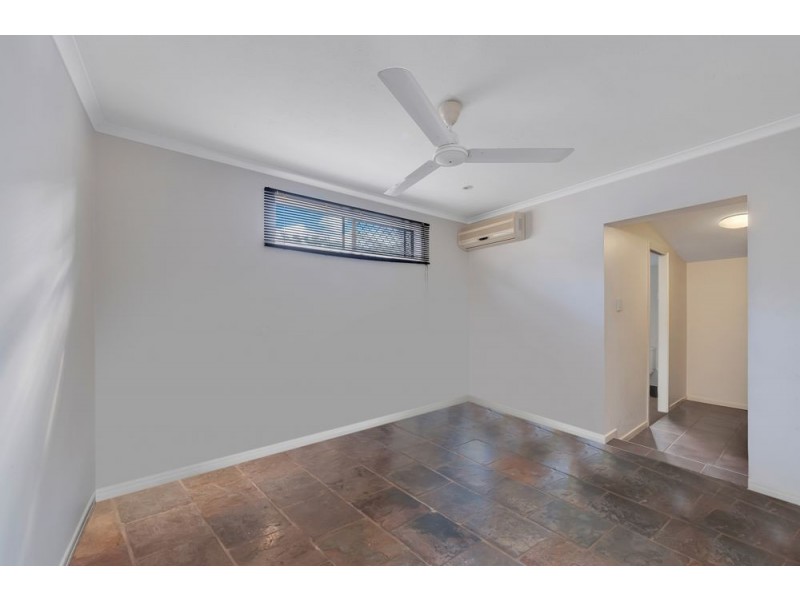 4 Ixora Court, Mooroobool QLD 4870