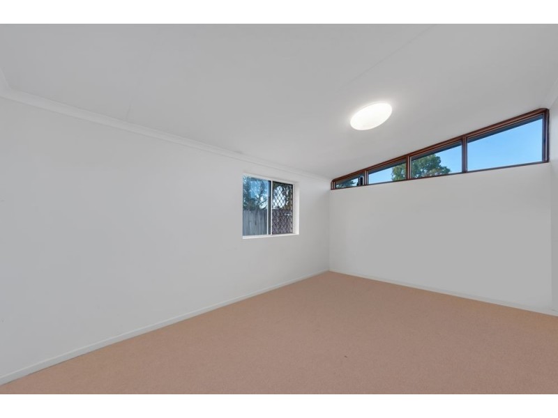 4 Ixora Court, Mooroobool QLD 4870