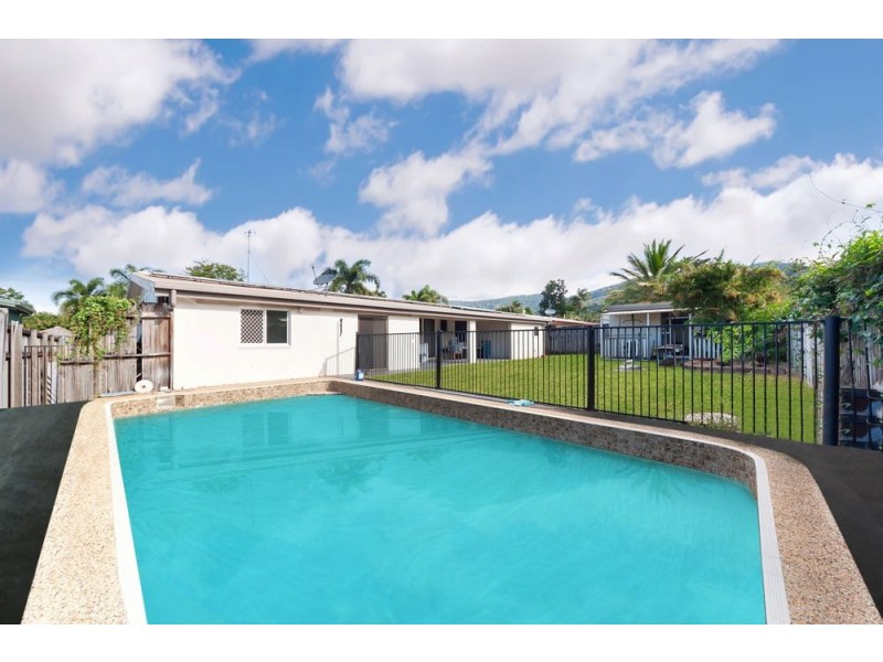 4 Ixora Court, Mooroobool QLD 4870