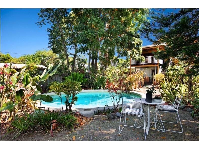 77 Tucker Street, Machans Beach QLD 4878