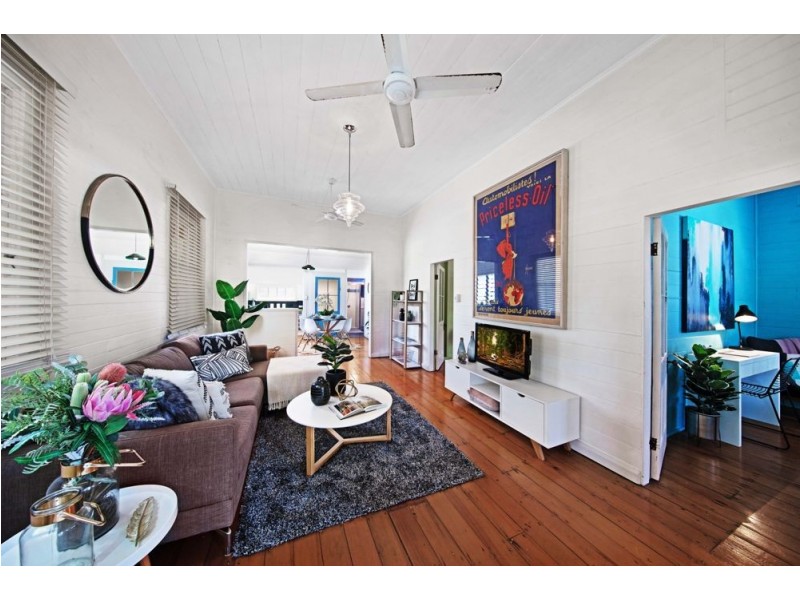 77 Tucker Street, Machans Beach QLD 4878