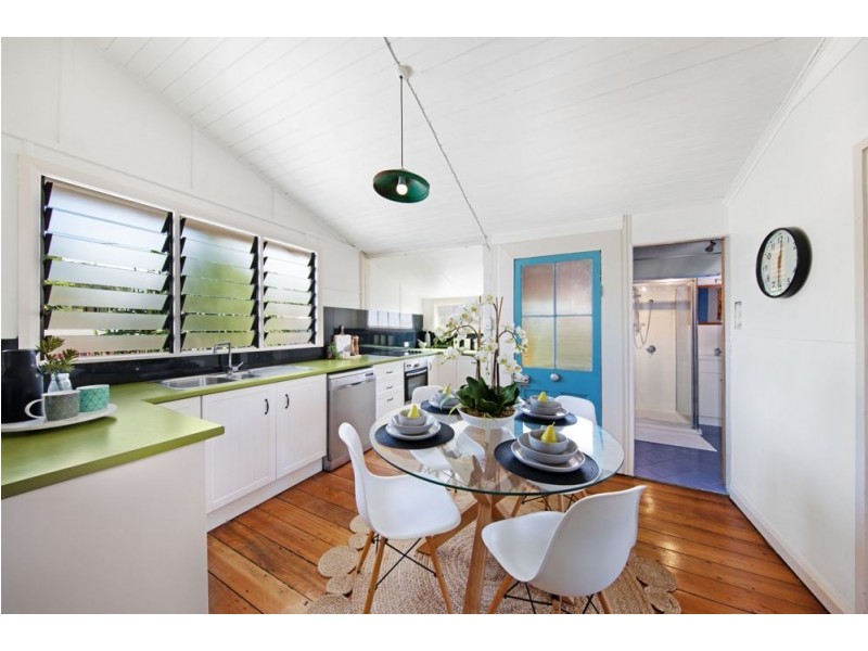 77 Tucker Street, Machans Beach QLD 4878