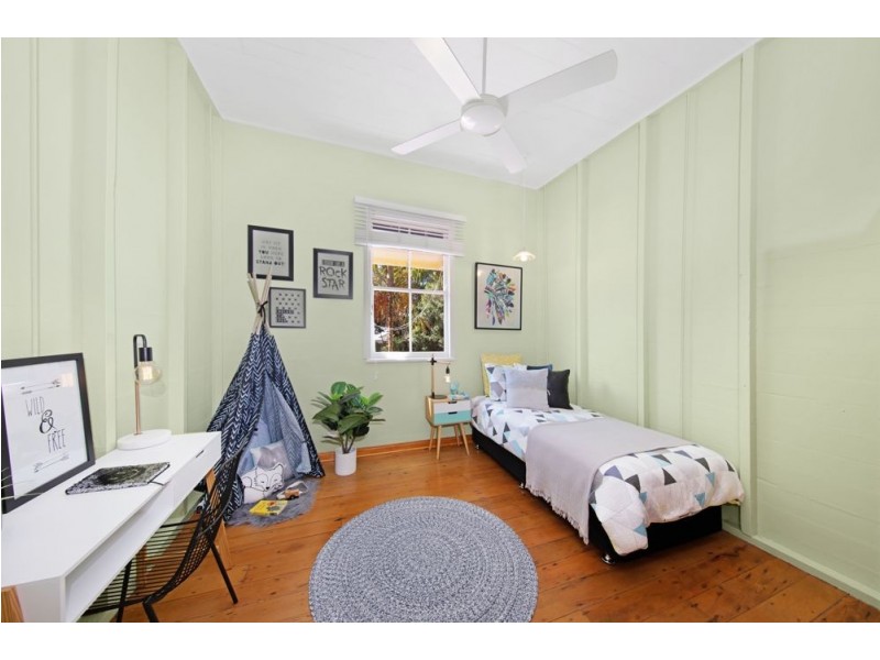 77 Tucker Street, Machans Beach QLD 4878