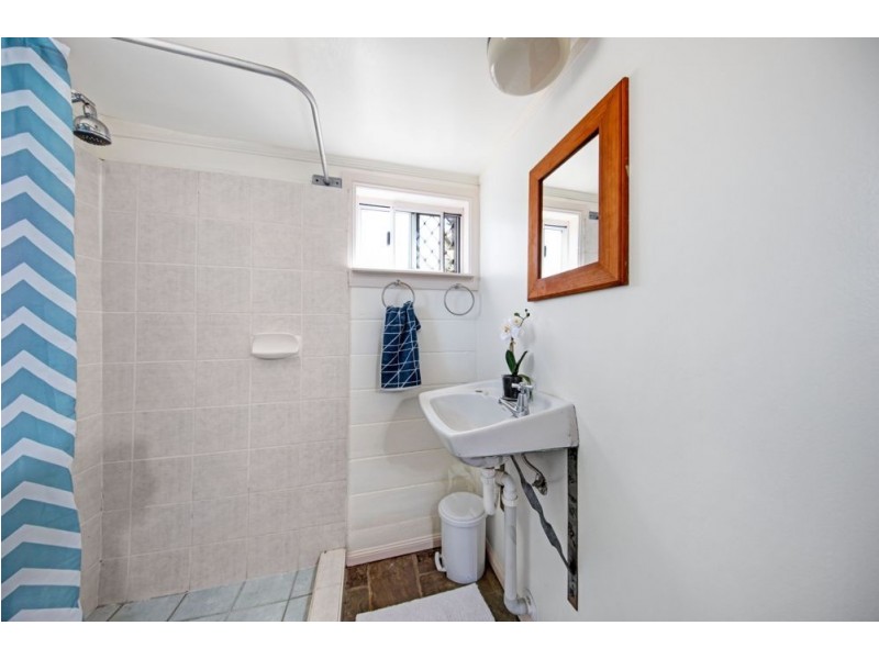 77 Tucker Street, Machans Beach QLD 4878