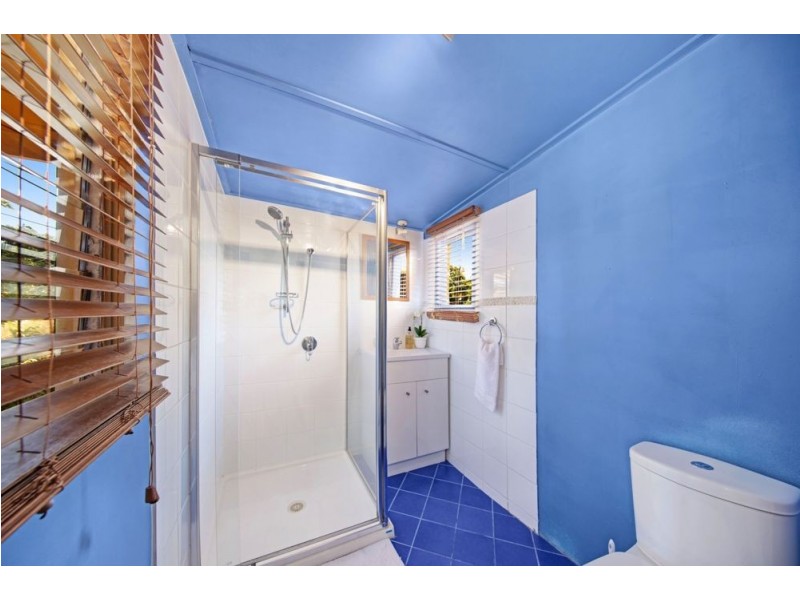 77 Tucker Street, Machans Beach QLD 4878