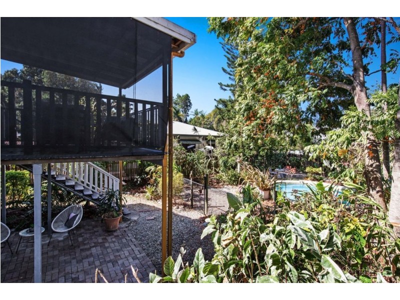 77 Tucker Street, Machans Beach QLD 4878