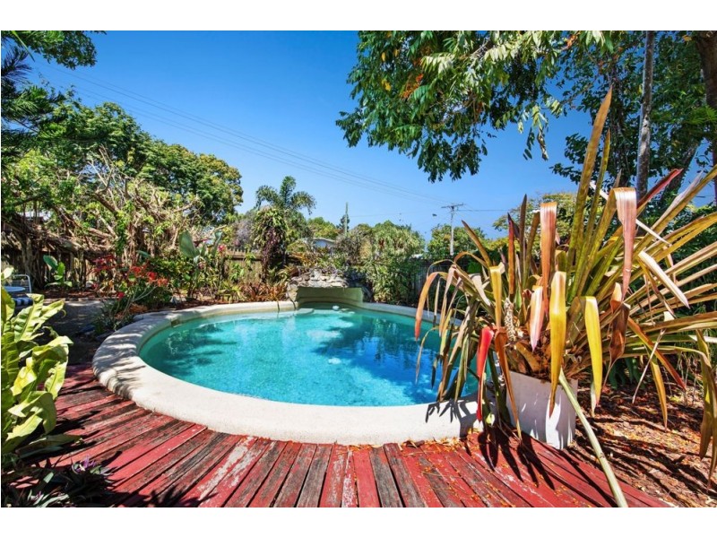 77 Tucker Street, Machans Beach QLD 4878