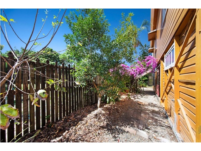 77 Tucker Street, Machans Beach QLD 4878