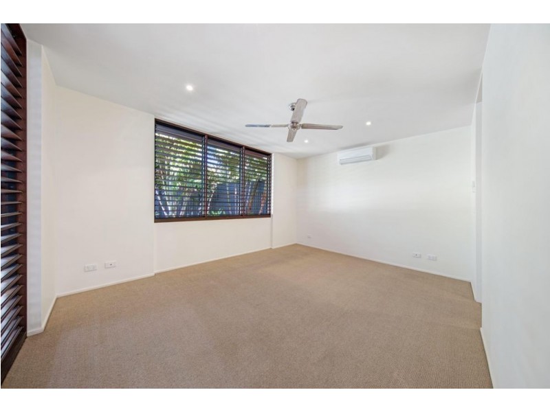 17 Barrier Close, Clifton Beach QLD 4879