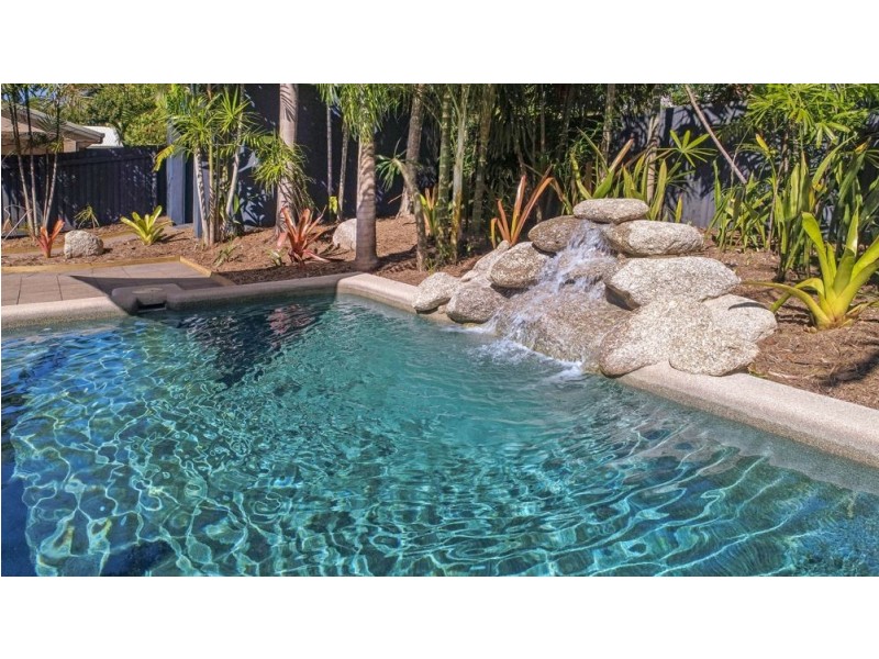 17 Barrier Close, Clifton Beach QLD 4879