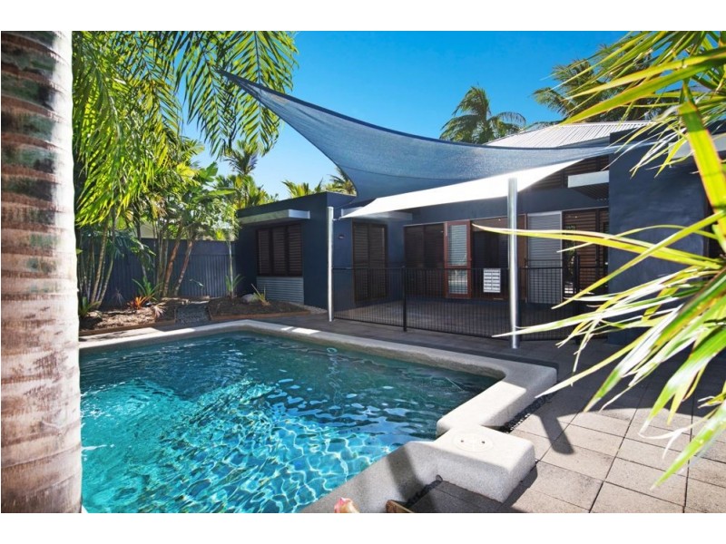 17 Barrier Close, Clifton Beach QLD 4879