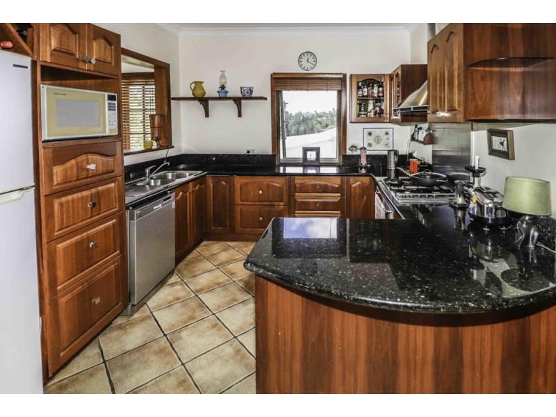 141 Hillview Crescent, Whitfield QLD 4870