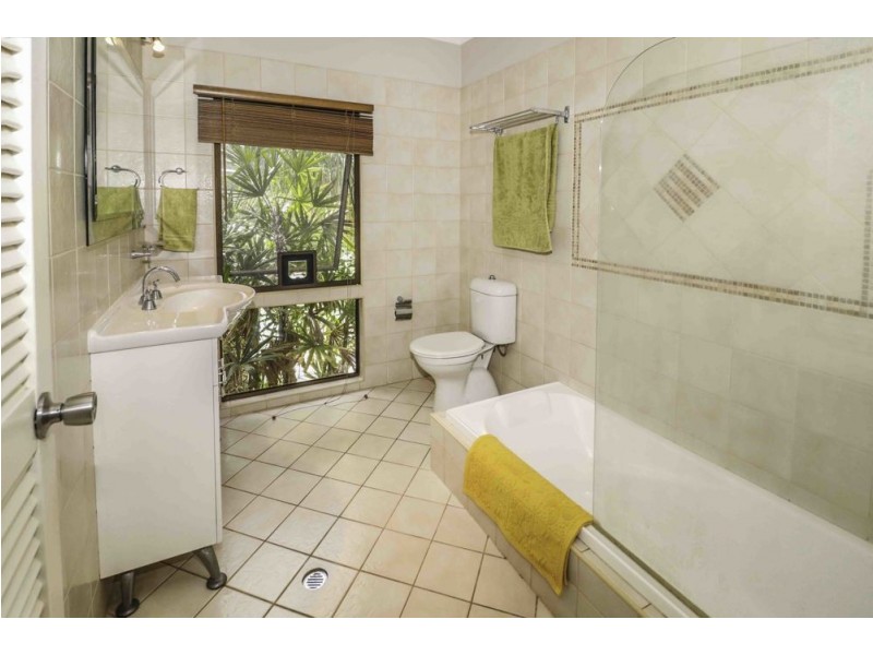 141 Hillview Crescent, Whitfield QLD 4870