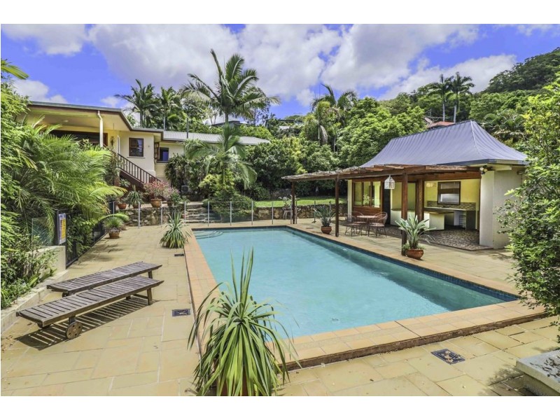 141 Hillview Crescent, Whitfield QLD 4870