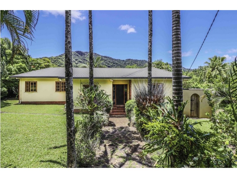 141 Hillview Crescent, Whitfield QLD 4870