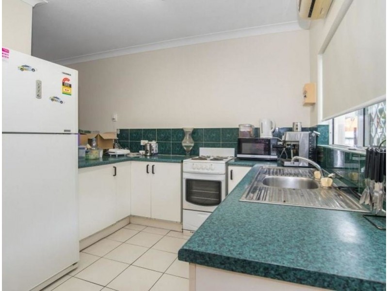 2/342-344 Mccoombe Street, Mooroobool QLD 4870