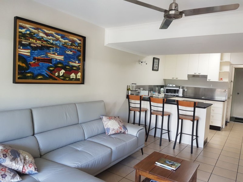 15/239 Lake Street, Cairns North QLD 4870