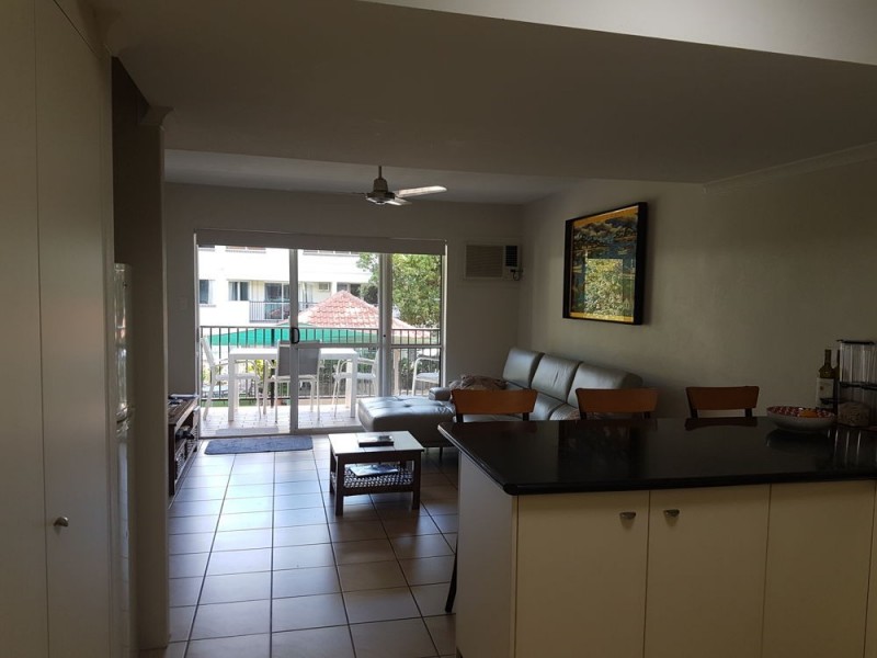 15/239 Lake Street, Cairns North QLD 4870
