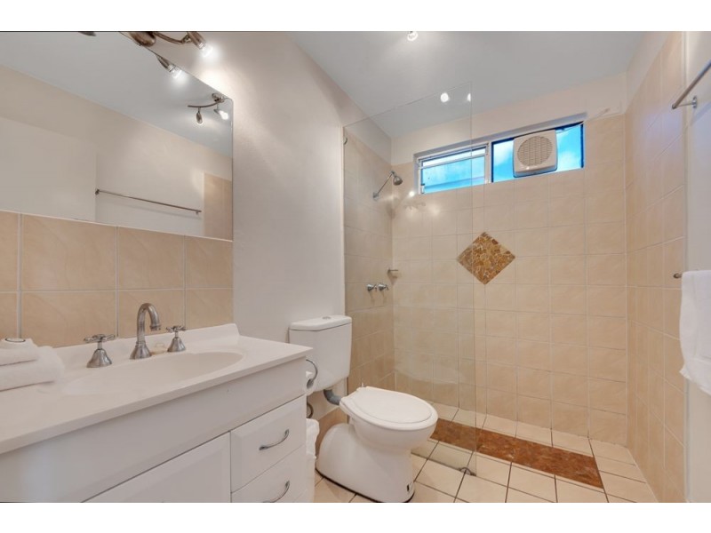 15/239 Lake Street, Cairns North QLD 4870