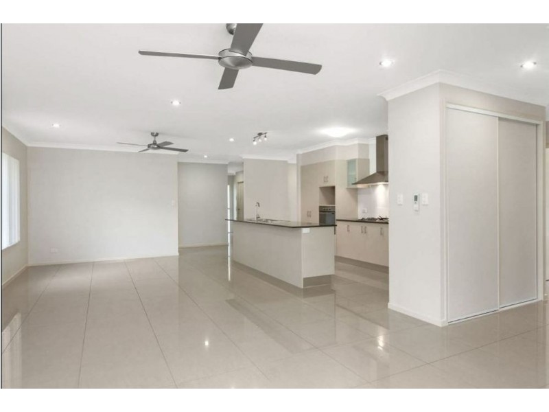 4a Keirle Avenue, Whitfield QLD 4870