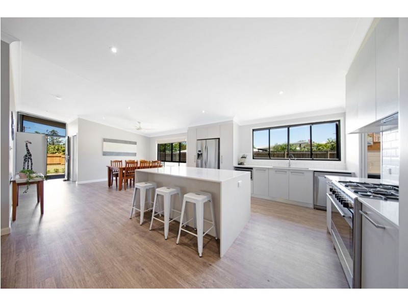 83 Hillview Crescent, Whitfield QLD 4870