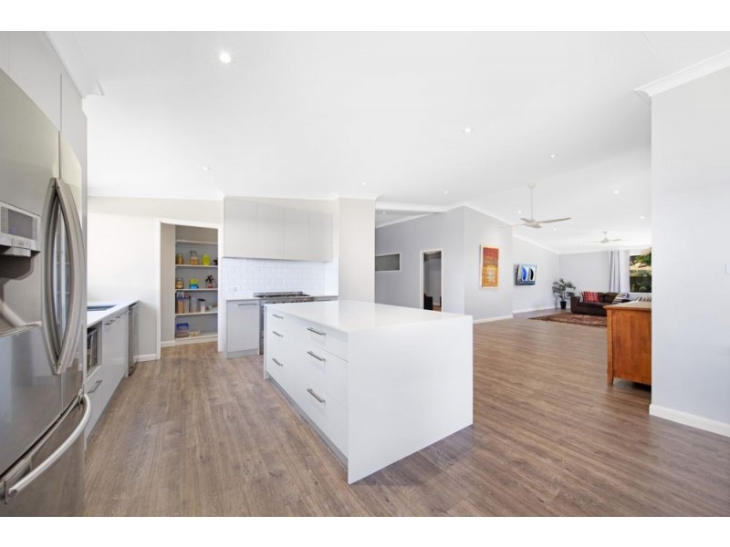 83 Hillview Crescent, Whitfield QLD 4870
