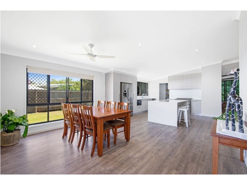 83 Hillview Crescent, Whitfield QLD 4870