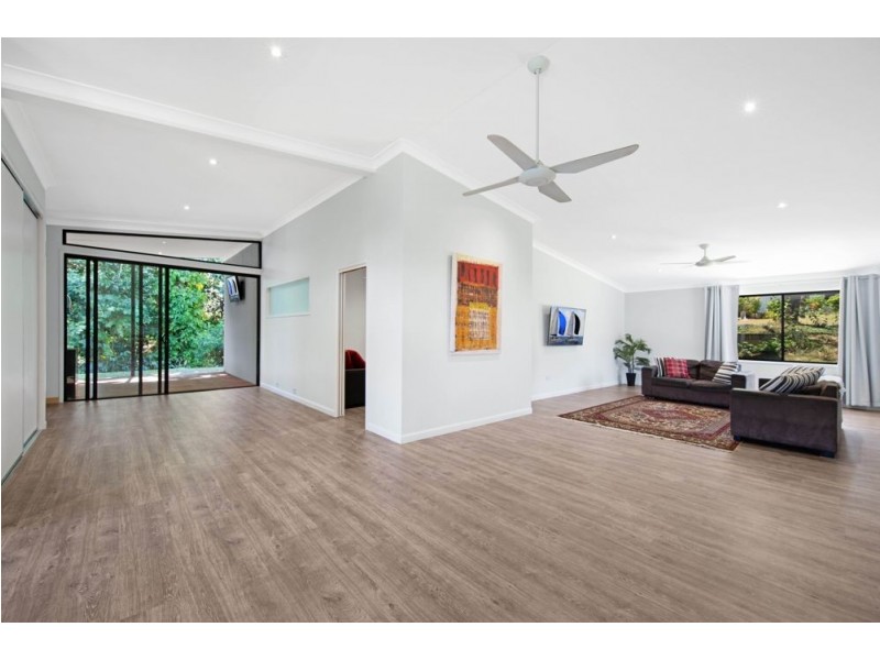 83 Hillview Crescent, Whitfield QLD 4870