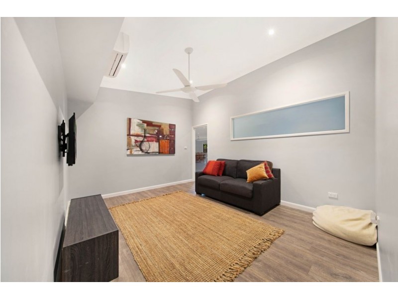 83 Hillview Crescent, Whitfield QLD 4870