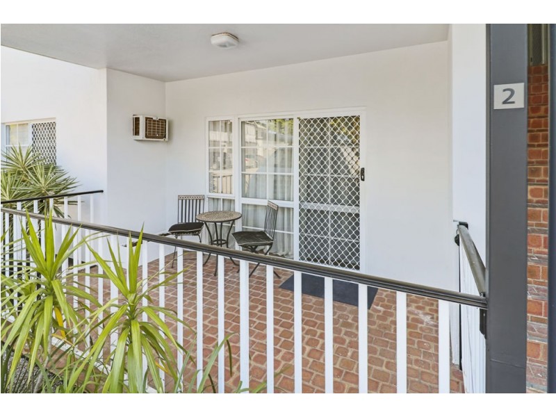 2/87 Earl St, Westcourt QLD 4870