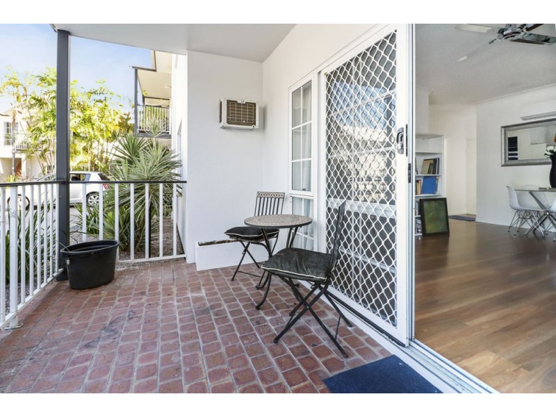 2/87 Earl St, Westcourt QLD 4870