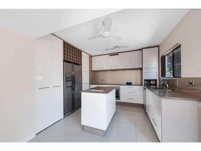 2/323 McLeod Street, Cairns North QLD 4870