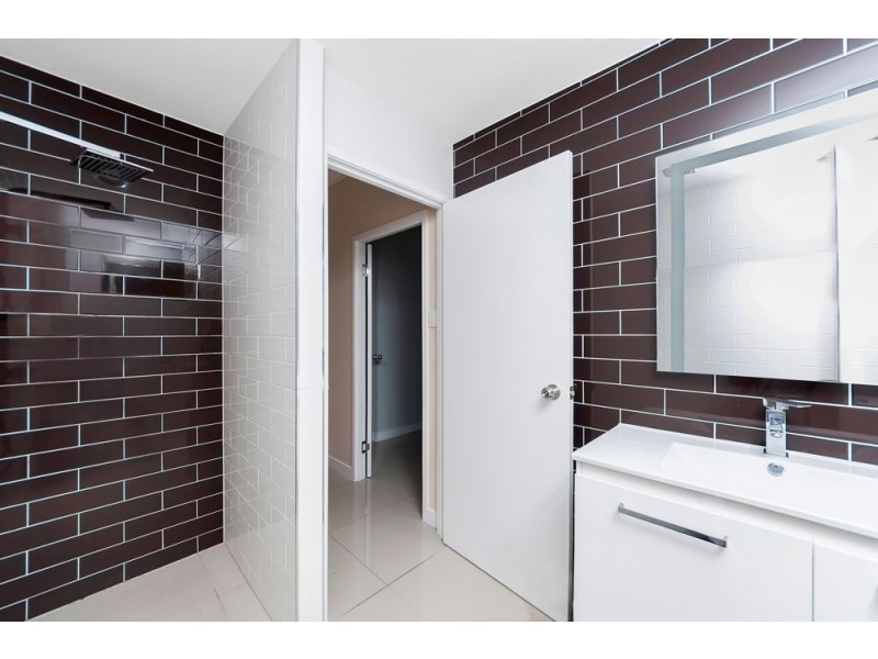 2/323 McLeod Street, Cairns North QLD 4870
