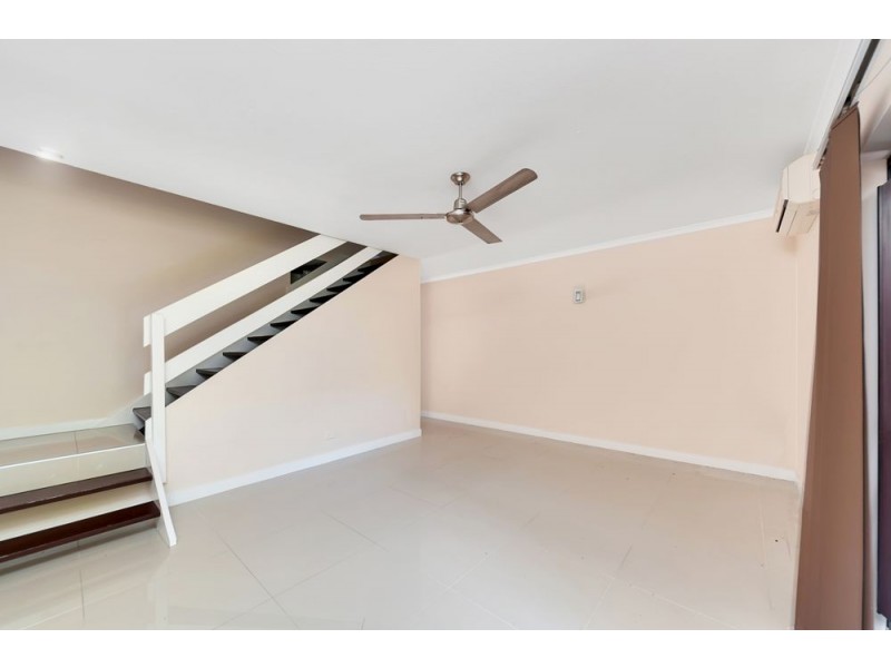 2/323 McLeod Street, Cairns North QLD 4870
