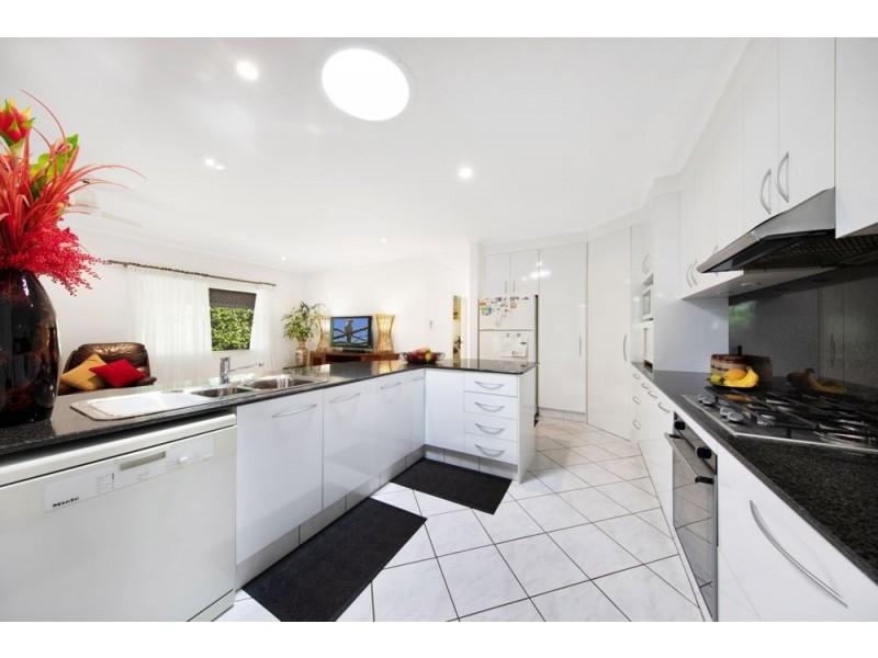 6 Nero Close, Mooroobool QLD 4870