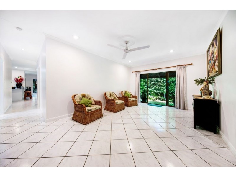 6 Nero Close, Mooroobool QLD 4870
