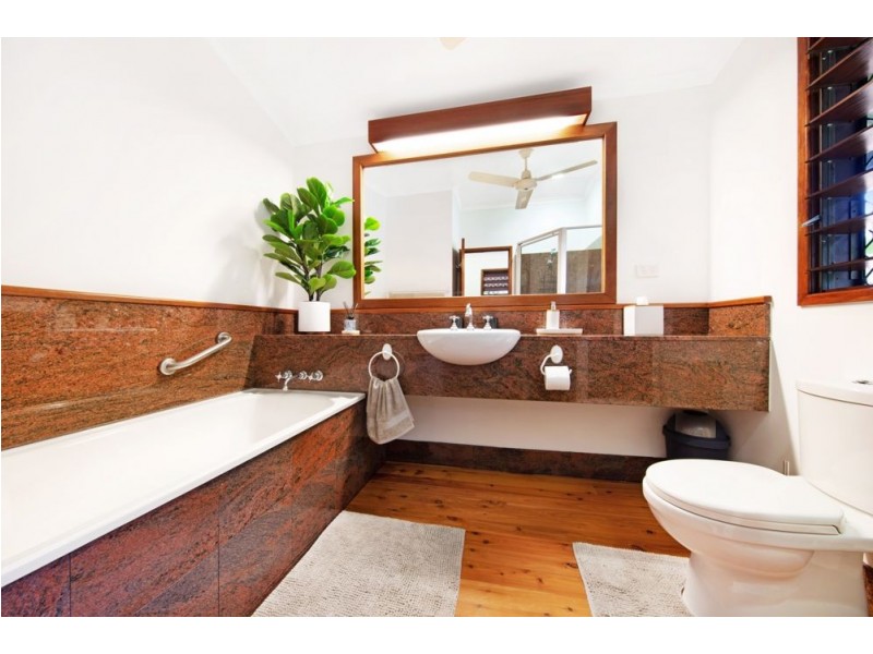 6 Nero Close, Mooroobool QLD 4870